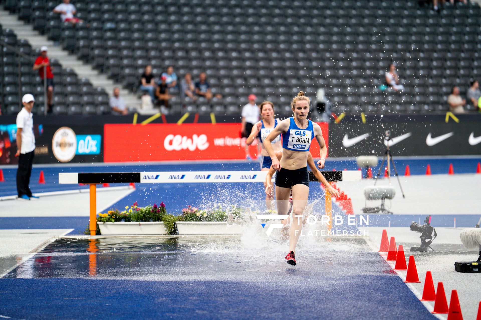 Tina Boehm (OTB Osnabrueck) ueber 3000m Hindernis waehrend der deutschen Leichtathletik-Meisterschaften im Olympiastadion am 25.06.2022 in Berlin